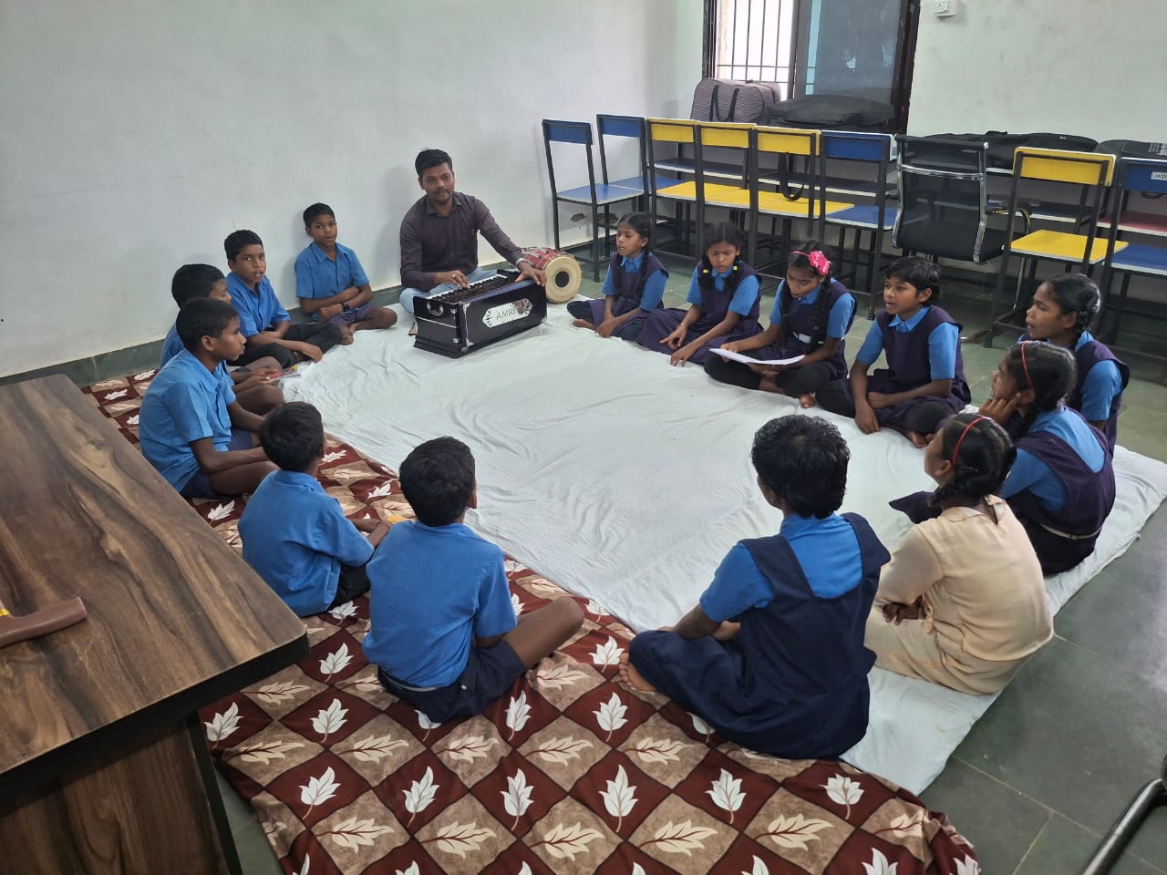 कलेक्टर द्वारा औचक निरीक्षण,  परियना दिव्यांग विद्यालय